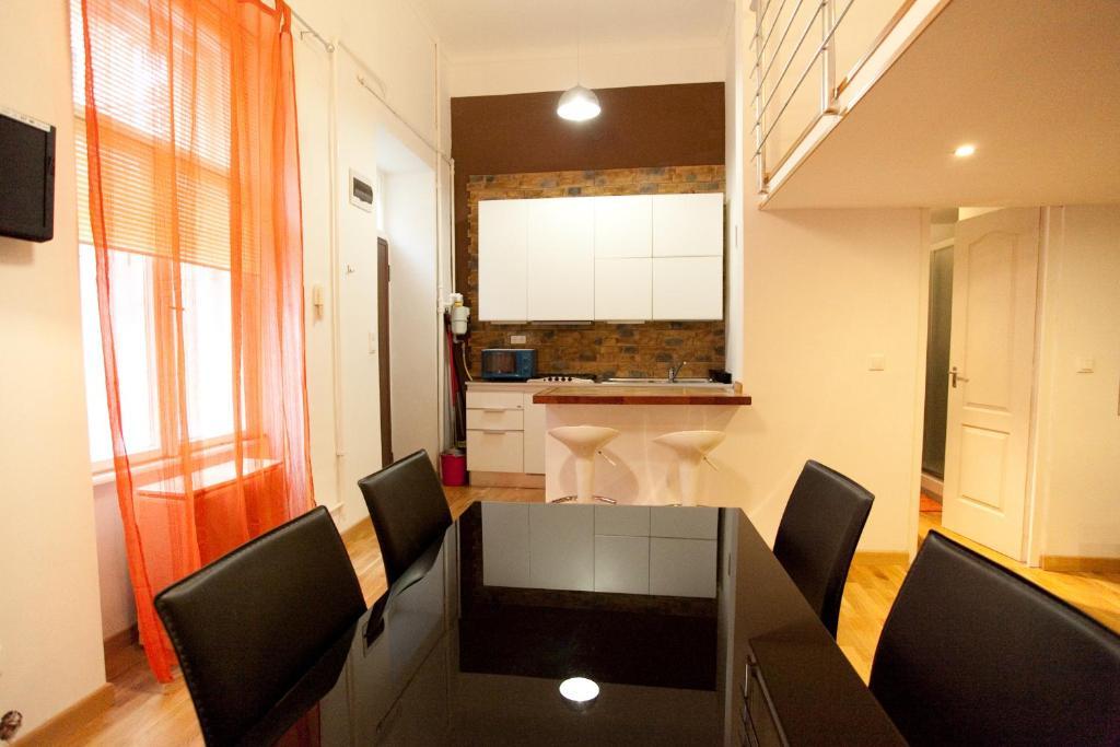 10 House Budget Stay Boedapest Buitenkant foto